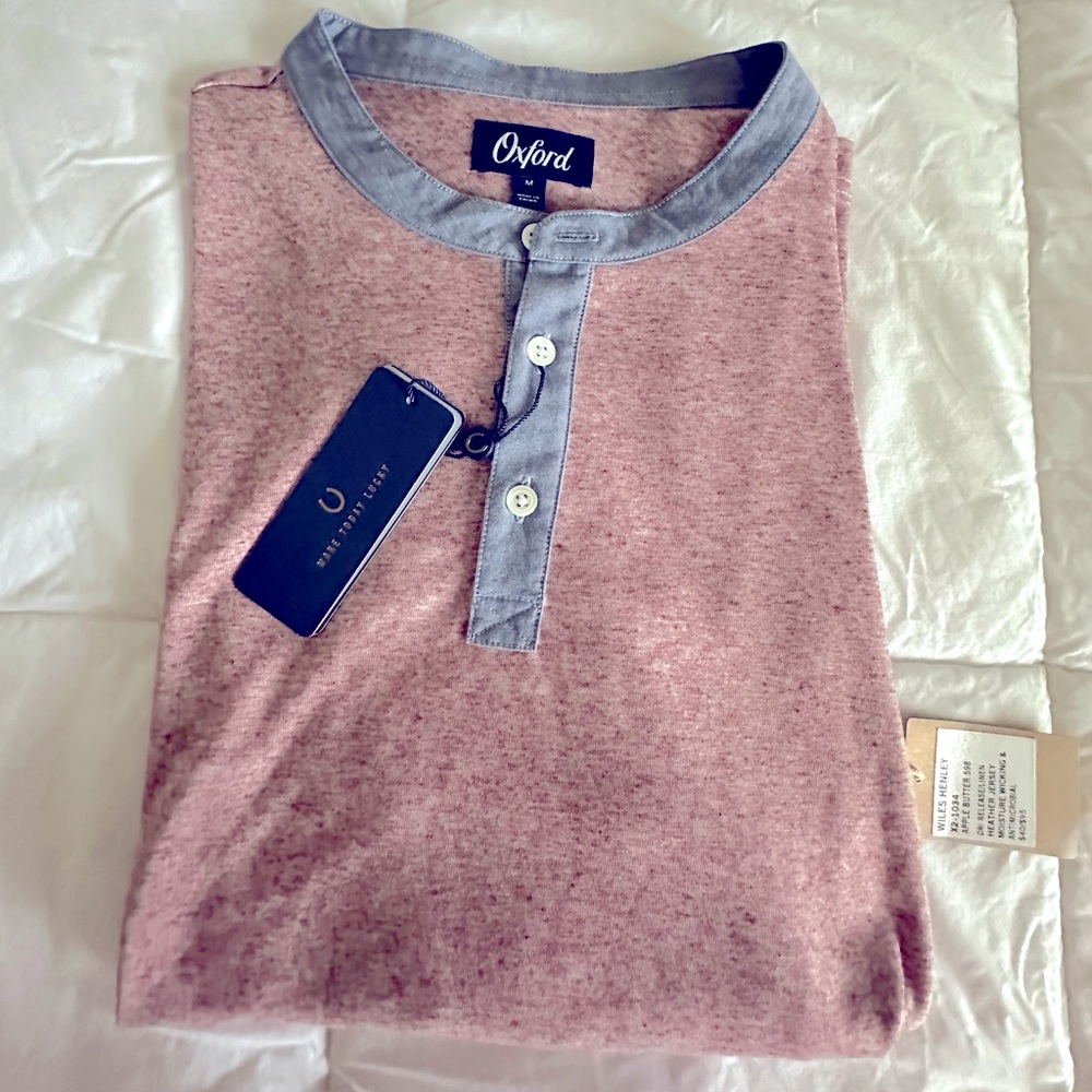 Heather Red Oxford
Men’s Henley Long Sleeve
NEW WITH TAGS
Size Medium
